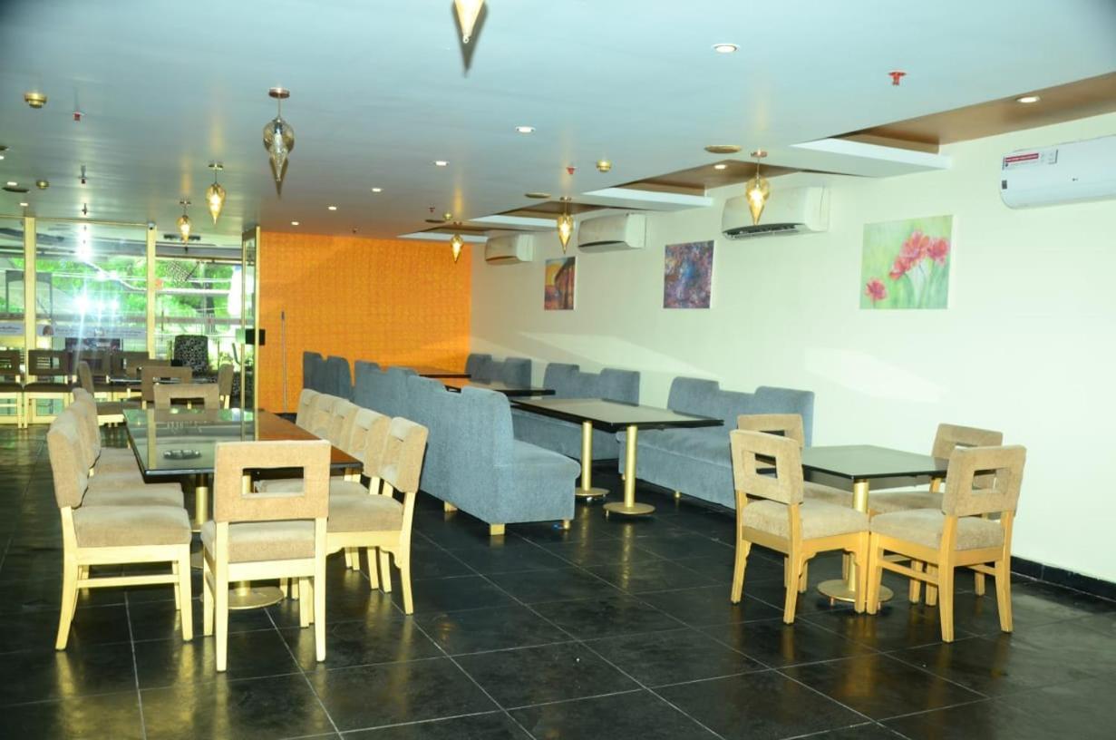 Blossoms Room The Plaza-Luxury Collection- Lakdikapul Hyderabad Exterior foto